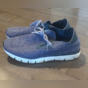 OTBT Radius Wool Felt Sneakers Blue Size 7.5 Women’s Comfort Travel Shoes